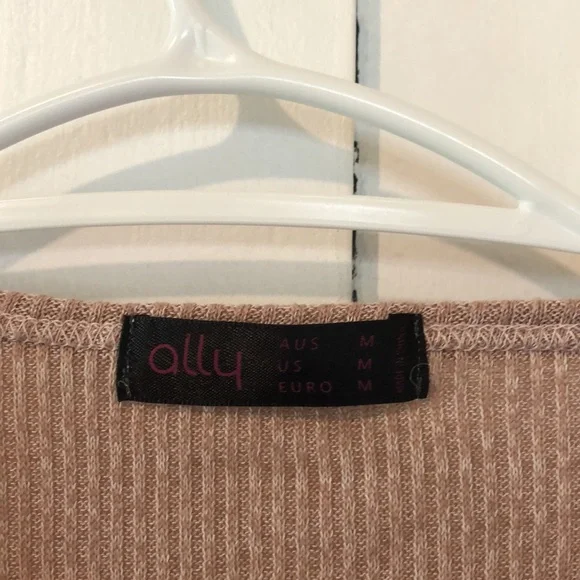 Ally top - Picture 2 of 5